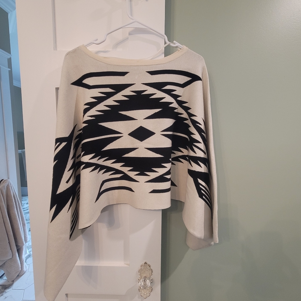 Beautiful Ariat Poncho Style Sweater Size Medium